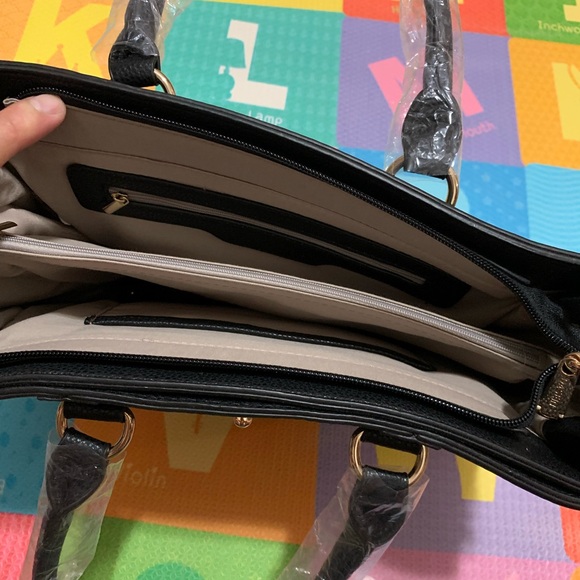 Women hand bags - Picture 4 of 5